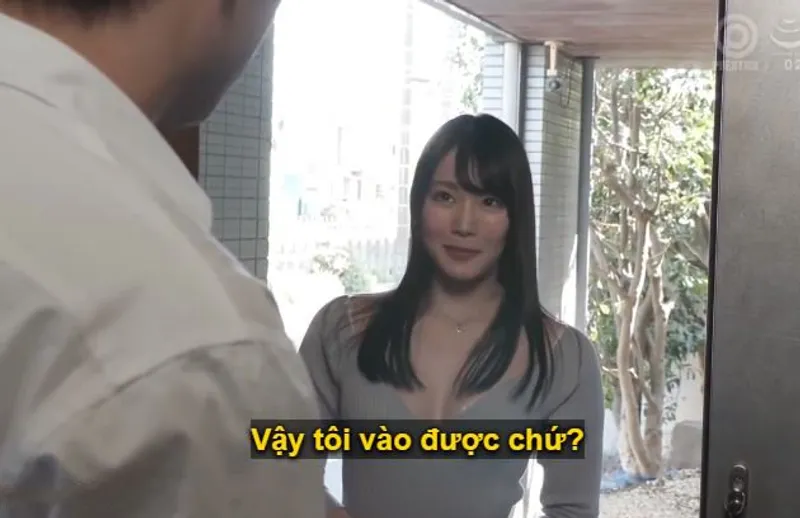 Anh chàng giàu có bị cô em gái xinh tươi nhà bên cạnh – mới dọn về cùng ông chồng – chủ động rủ rê quan hệ.